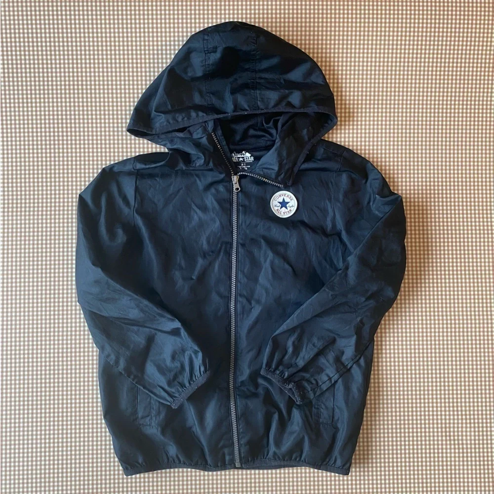 Converse lightweight windbreaker jacket.‎ Size 8-10yrs